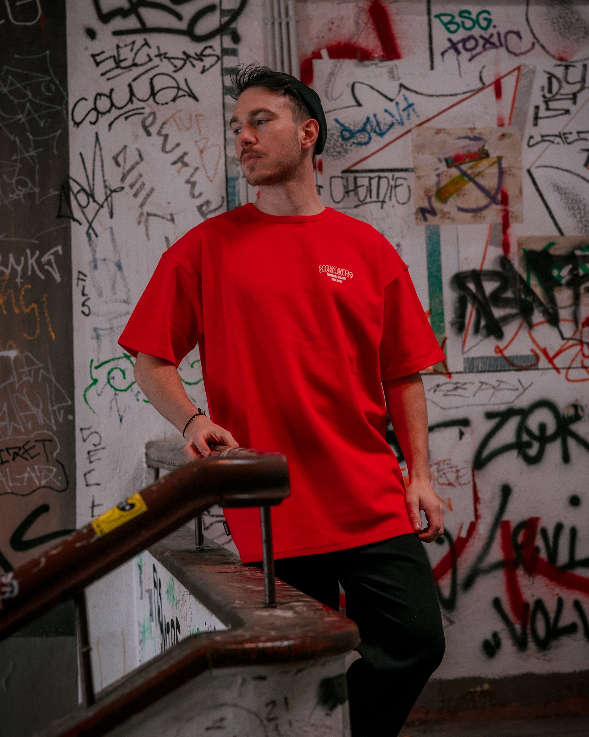 Oversized | T-Shirt | Spikes | Red